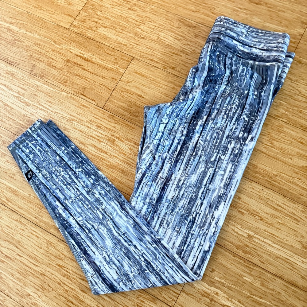 Terez S white silver & grey yoga running leggings pants. Shredded paper print.